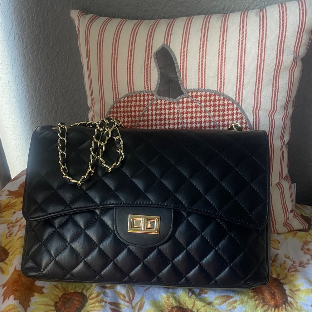 Chic Black Quilted Shoulder Bag with Chain Strap